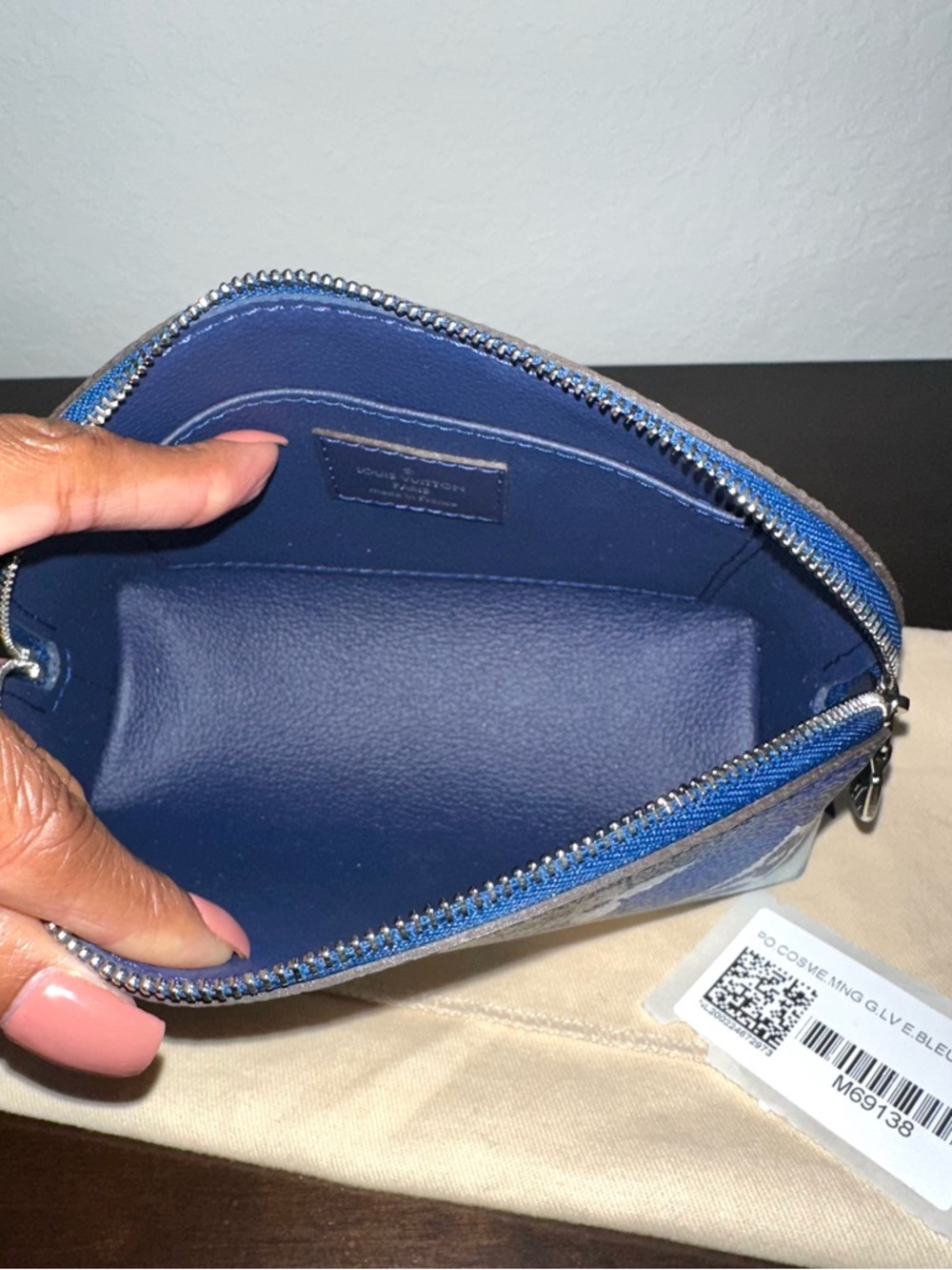 Louis Vuitton Monogram Giant Escale Cosmetic Pouch Blue/white RFID - Picture 4 of 12